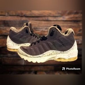 NIKE AIR MAXX INVIGOR WOMEN'S SIZE 8.5